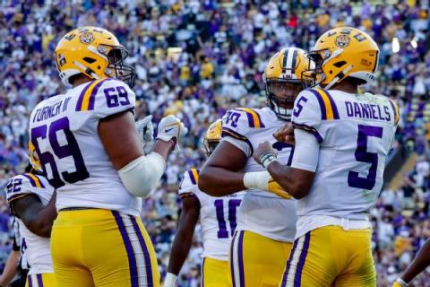 LSU, South Carolina join AP Top 25 as top six hold steady